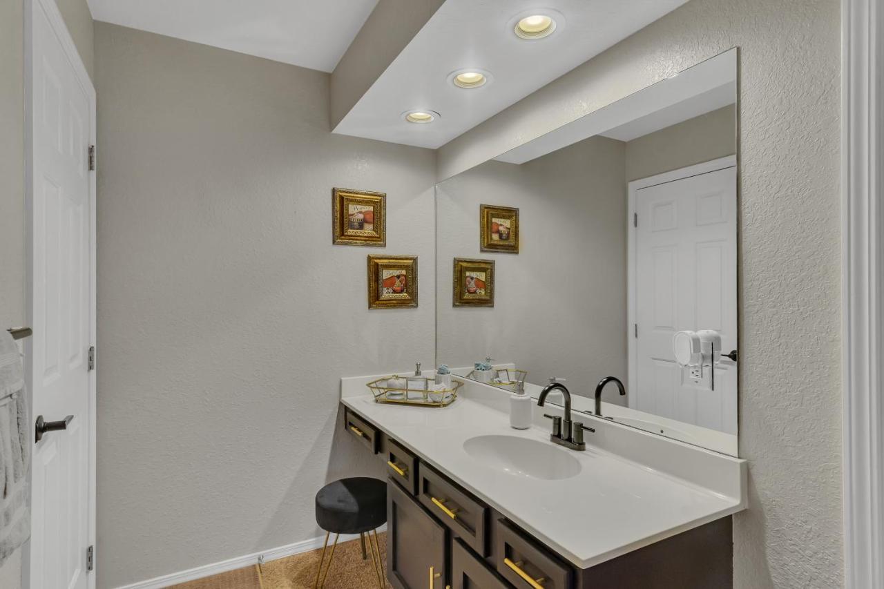 2 Bed Condo-the Greens At Thousand Hills-coffee Bar